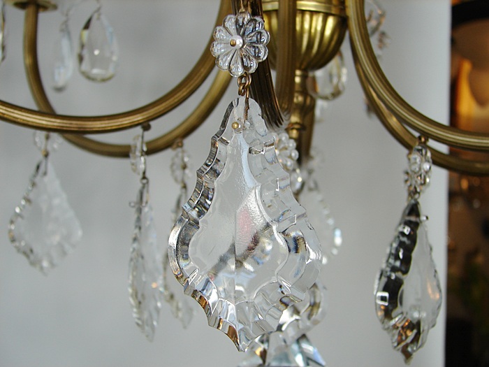 Renowacja żyrandola z kryształami